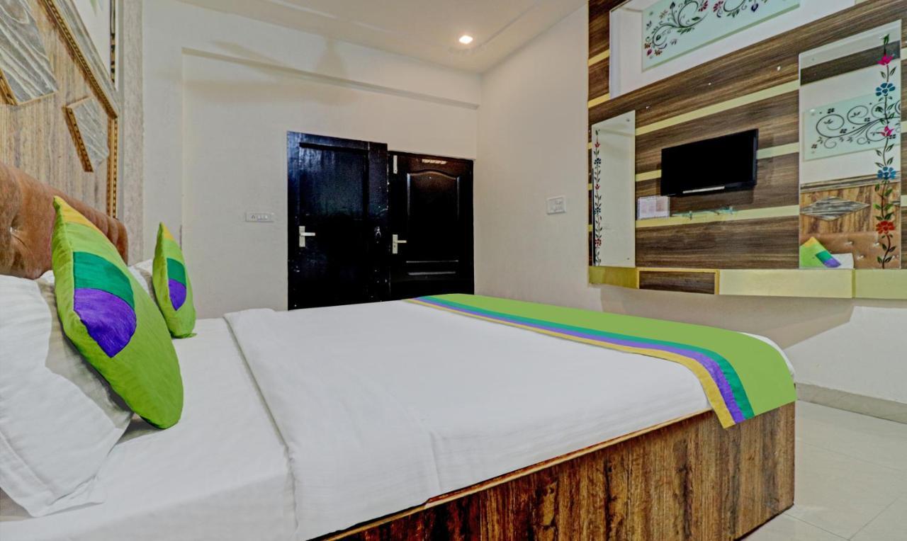Treebo Trend Radha Palace Matura Exterior foto